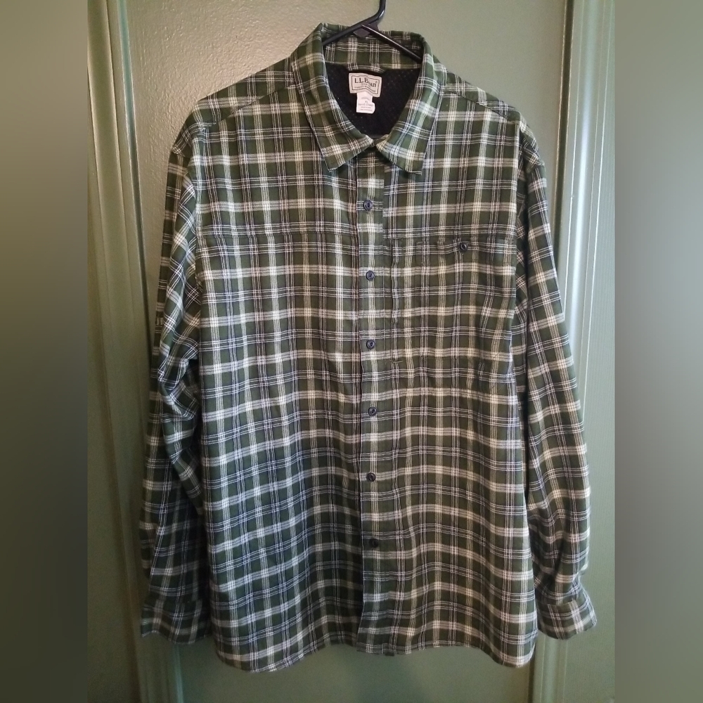 L.L. Bean Men Size XL Green Plaid Button Up Shirt Long Sleeve Outdoor Zip Pocket